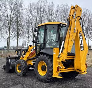 JCB 3CX 4x4 Mini chargeuse frontale pelle rétrocaveuse polyvalente avec charge nominale de 6 tonnes condition d'occasion 1 an de garantie - Product Image 2