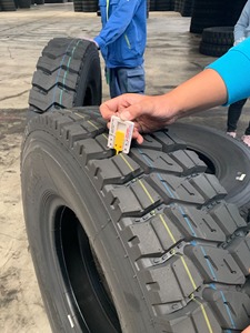 Pneu optimisé pour la direction 285/75R24.5 offrant une précision de maniabilité améliorée et une adhérence routière constante pour les flottes longue distance et régionales - Product Image 3