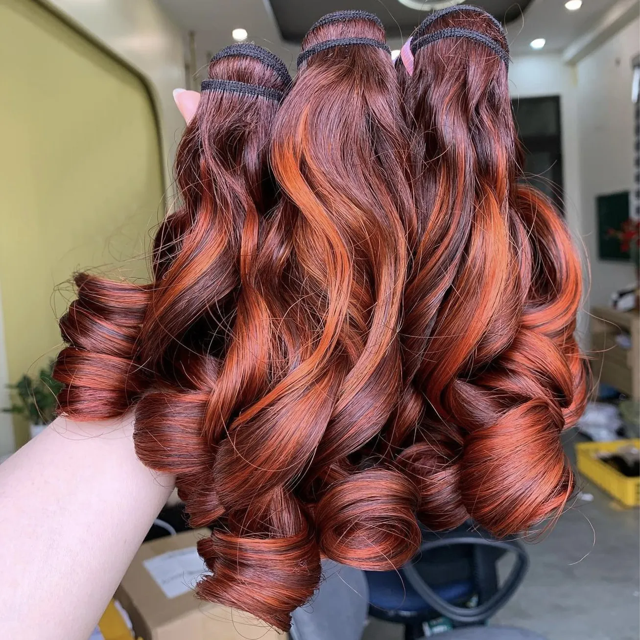 Lockiges Haar Ombre Orange Stil super doppelt gezeichnet 100% vietnam esische Menschenhaar Größe 6 inch - 36 inch Rohhaar produkte