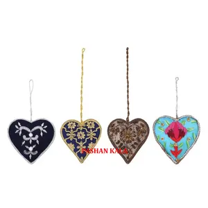 Belle broderie Zari en forme de cœur faite à la main et Design perlé pour les ornements suspendus pour la vente en ligne - Product Image 1