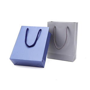 Sacs cadeaux en carton laminé pour bijoux, sacs à main haut de gamme pour boîtes à bijoux de luxe, logo personnalisé disponible, vente en gros en stock - Product Image 2