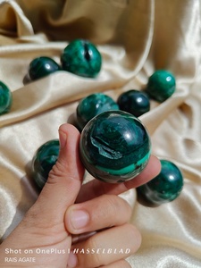Esfera de Malaquita Natural de Alta Calidad Tallada a Mano para Decoración del Hogar, Piedra de Meditación Curativa, Esfera Verde Natural de Gujarat - Product Image 5