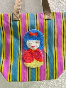 Bolso Tote de nailon a rayas personalizado con asas de correa de algodón bordadas acolchadas únicas fabricadas en India-para mascarillas faciales colorete - Product Image 6