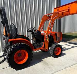 Tracteur utilitaire compact Kubota B2301 23HP 4WD Diesel avec compatibilité chargeur - Product Image 1