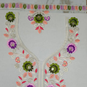 Patch de col de cou de broderie complexe sur la base de filet avec des paillettes fines pour l'utilisation d'encolure saree de robe de chemisier de kurti de concepteur - Product Image 3