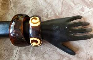 ชุดกำไลข้อมือเรซิ่นทอมือสุดหรูจาก UnfoldSelf กันน้ำ ปรับแต่งสีและขนาดได้ สร้างสรรค์สไตล์แฟชั่น โดดเด่นในงานแต่งงาน - Product Image 3