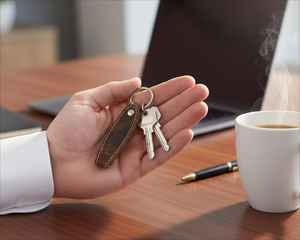 Llavero de Cuero Genuino Hecho a Mano, Duradero, Vintage, Marrón, Forma Ovalada, Impresión Tipográfica, para Uso Diario y Regalos - Product Image 4