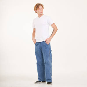 เสื้อยืดคอกว้างผู้ชาย OEM รุ่นพื้นฐาน คุณภาพพรีเมียม ระบายอากาศได้ดี เป็นมิตรกับสิ่งแวดล้อม ผ้าเจอร์ซีย์ป้องกันการเป็นขุย สไตล์ลำลอง แขนสั้น - Product Image 3