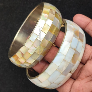 Nueva moda cómoda madre de perla corazón corte moda mujer brazalete conjunto hecho a mano regalo joyería personalizar tamaño por FWE - Product Image 1