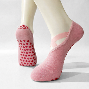 Chaussettes basses en coton doux de style basique pour l'intérieur, couleurs personnalisées, logo, emballage avec bande adhésive pour le Pilates, chaussettes de yoga pour femmes - Product Image 1