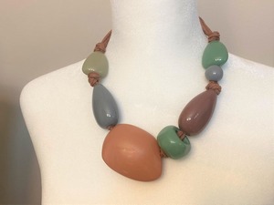 Nouveau Vintage Bohème Indien Bijoux Collier Exagéré Chunky Fait À La Main Ras Du Cou avec Grande Résine et Longue Chaîne De Perles - Product Image 3