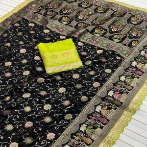 Sari en soie Dola VASTRA COTTAGE, tissage Meenakari Zari, pallu brodé, bordure en cordon avec travail de séquence, avec blouse contrastée - Product Image 3