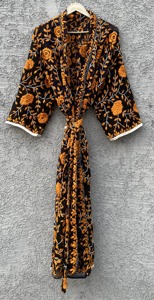 Robe Kimono Phulkari jaune faite à la main: plumeau bohème brodé - Product Image 6