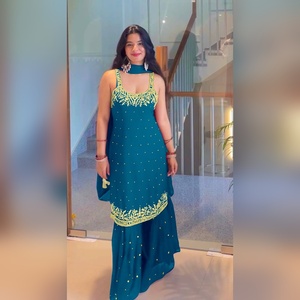 Salwar kameez en georgette de designer avec un haut et un pantalon plazzo ornés de broderies lourdes et un dupatta assorti pour les sorties décontractées, coupe moderne - Product Image 4