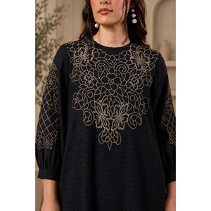 Robe longue noire brodée Mehristan Zareen pour les fêtes de mariage, crochetée avec des détails en diamant - Product Image 2