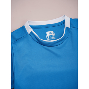 โรงงานผลิตชุดฟุตบอล OEM ผู้ผลิตชุดทีมมืออาชีพ เสื้อและกางเกงขาสั้น น้ำหนักเบา แห้งเร็ว ป้องกันรังสียูวี ผ้าคุณภาพสูง - Product Image 4