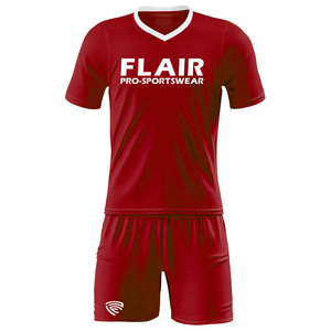 Kits de football rétro conçus sur mesure Uniformes de maillot de football pour enfants de haute qualité pour hommes - Product Image 2