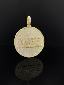 จี้สแตนเลสสตีลแบบกำหนดเอง ประดับเพชร CZ สไตล์ฮิปฮอปสำหรับผู้ชาย - Product Image 2