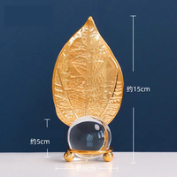 Table nordique moderne d'intérieur accessoires dorés vente en gros de feuilles de métal artisanat d'art pièces de décoration intérieure cristal de luxe