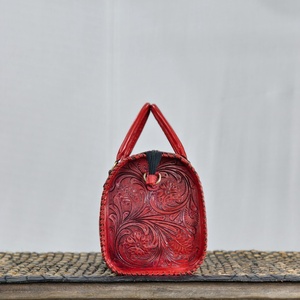 Nuevo Bolso de Viaje de Cuero Rojo de Diseño, con Asa Superior, Cierre de Cremallera, Diseño Floral en Relieve, Gran Capacidad, Resistente - Product Image 2