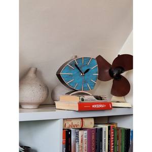 Horloge tendance ajoute une touche décorative subtile sans envahir l'espace, la fabrication robuste garantit une longue durée de vie. - Product Image 3