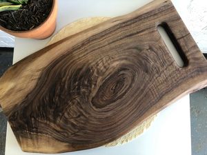 Vente en gros Grande planche à découper rectangulaire épaisse en bois d'acacia naturel de haute qualité avec poignée pour décoration de table et de cuisine - Product Image 2