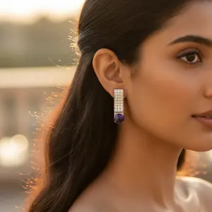 Boucles d'oreilles pendantes en cristal argenté avec pierre précieuse violette, cadeau élégant pour elle - Product Image 1