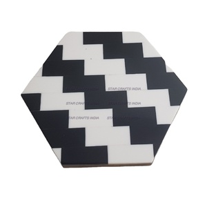 Posavasos de madera de resina de colores modernos combinados, los mejores posavasos cuadrados de madera de olivo con borde de resina transparente de SCI - Product Image 1