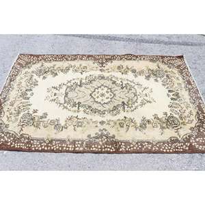 Alfombra Vintage de 3.8x6.5 pies, Alfombra Turca, Alfombra de Lana con Diseño Floral Marrón - Product Image 3