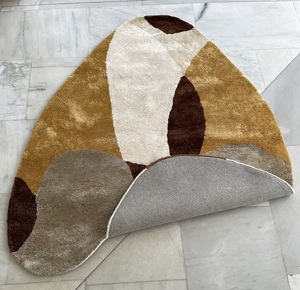 Tapis moderne et élégant en viscose 100% touffeté à la main directement de l'usine Forme décorative pour intérieurs de luxe Fabriqué en Inde - Product Image 1
