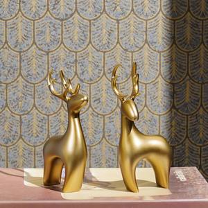 Paire gracieuse d'accents de table décoratifs de sculpture de renne doré pour l'affichage de bureau de fête de Noël ou le style d'événement - Product Image 2