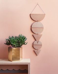 Colgante de pared artístico de madera con detalles cortados a mano que reflejan el arte experto y la expresión creativa en madera - Product Image 5