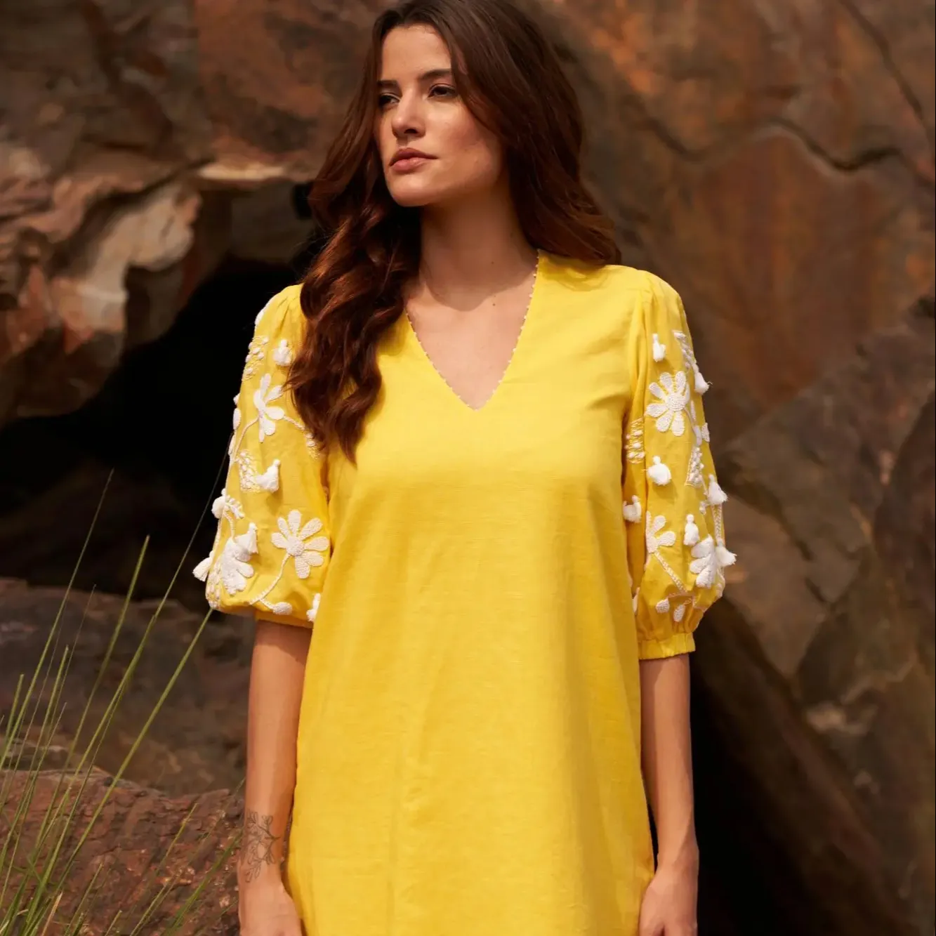 Fabricante de ropa Primavera Verano amarillo vestido de lino OEM proveedor indio elegante vestido casual al por mayor