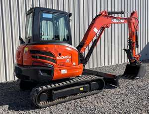 LIVRAISON GRATUITE MINI-EXCAVATRICE KUBOTA KX040-4 40 CV CABINE CLOSERÉE APPROUVÉE EPA CE Moteur hydraulique auxiliaire Pompe à engrenages PLC. - Product Image 1