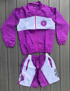 Conjunto de chaqueta cortavientos de nailon con estampado personalizado con forro de malla transpirable que incluye pantalones de chándal y chaqueta - Product Image 3