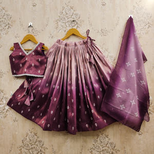 Conjunto de Lehenga Choli de Poliéster para Niños de Shoryam Fashion |   Conjunto de Falda, Top y Dupatta Estampados en Morado Listos para Usar |   Fiesta del Festival Indio - Product Image 1