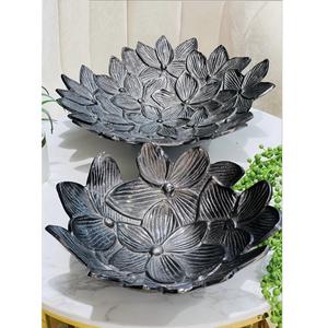 Bol en métal en aluminium fait à la main avec design de feuille Excellente qualité pour les noix et les collations Plats et assiettes de service - Product Image 1