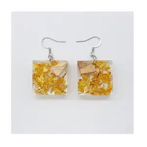 Boucles d'oreilles en résine moderne et chic pour femmes Prix de gros Bijoux de mode pour l'exportation - Product Image 5