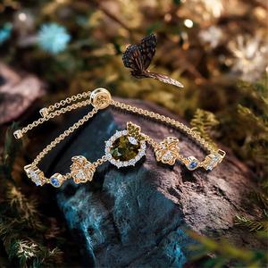 Bracelet jonc Jeulia en acier inoxydable plaqué or, motif papillon et fleur, style vintage classique, cadeau idéal - Product Image 5