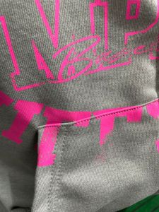 Sweat à capuche zippé imprimé gris et rose pour homme, coupe régulière, style streetwear, idéal pour l'automne – Vente en gros - Product Image 4