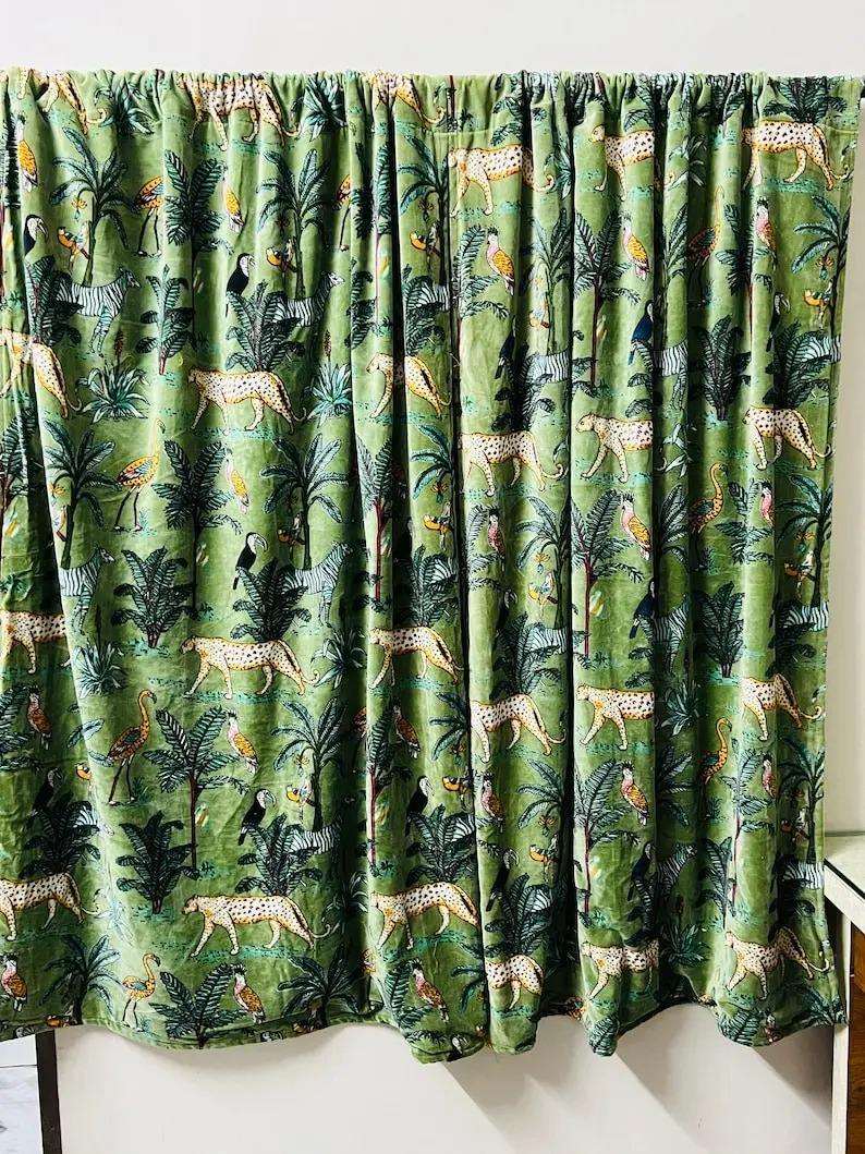 สีเขียวอ่อน