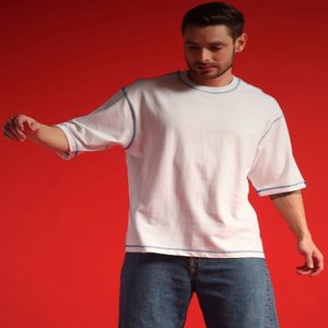 T-shirt noir pour homme imprimé abstrait longueur régulière T-shirt col rond manches à épaules tombantes T-shirt surdimensionné fabriqué en Inde - Product Image 1
