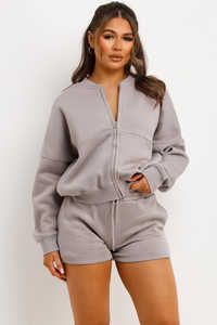 Venta al por mayor personalizado Paloma gris 2 piezas mujeres bombardero chaqueta pantalones cortos chándal conjunto mujer Sudadera con capucha y chándal corto conjunto mujer 2 piezas conjunto - Product Image 4