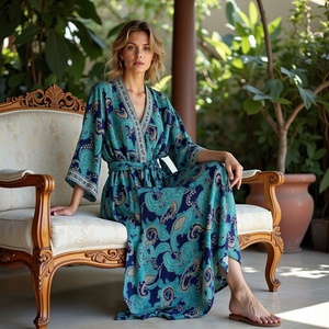 Robe longue en viscose douce et luxueuse imprimée numériquement bleu Paisley avec bordure florale sensation soyeuse parfaite pour tous les jours - Product Image 3