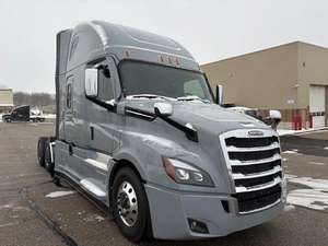 Camión Usado FREIGHTLINER CASCADIA 2026, Modelo Conventional Sleeper, Motor Diésel de 10 Cilindros, Transmisión Automática, Tracción 6X4, Visión Trasera de 360° - Product Image 6