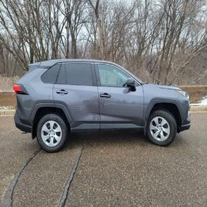 EXCELENTE ESTADO Toyota RAV4 LE 2022 - Product Image 2