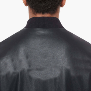 Blouson aviateur en cuir noir Boxy coupe courte avec cuir végétalien de qualité supérieure et construction durable - Product Image 6