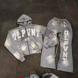 Ensembles unisexes de survêtements avec logo personnalisé OEM Pantalons de survêtement de jogging superposés Ensembles de pantalons de survêtement et sweat à capuche évasés avec fermeture éclair et impression bouffante en mousse 3d - Product Image 6