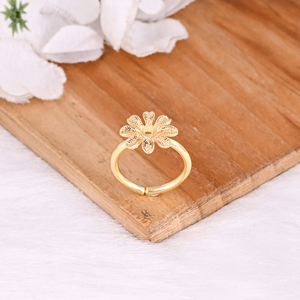 Bague Ajustable en Laiton Plaqué Or Style Bohème Minimaliste avec Motifs Floraux, Faite à la Main, Élégante, pour Femme, Idéale comme Cadeau de Fiançailles ou Bijou pour Elle - Product Image 4