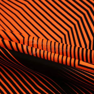 Conjunto de fútbol con jersey de color clásico y pantalones cortos a juego para la práctica diaria, uniforme de fútbol para adultos - Product Image 4